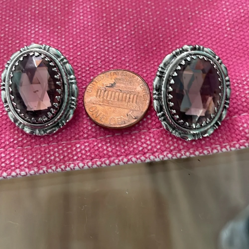 Beautiful vintage glass clip on earrings by whiting and Davis